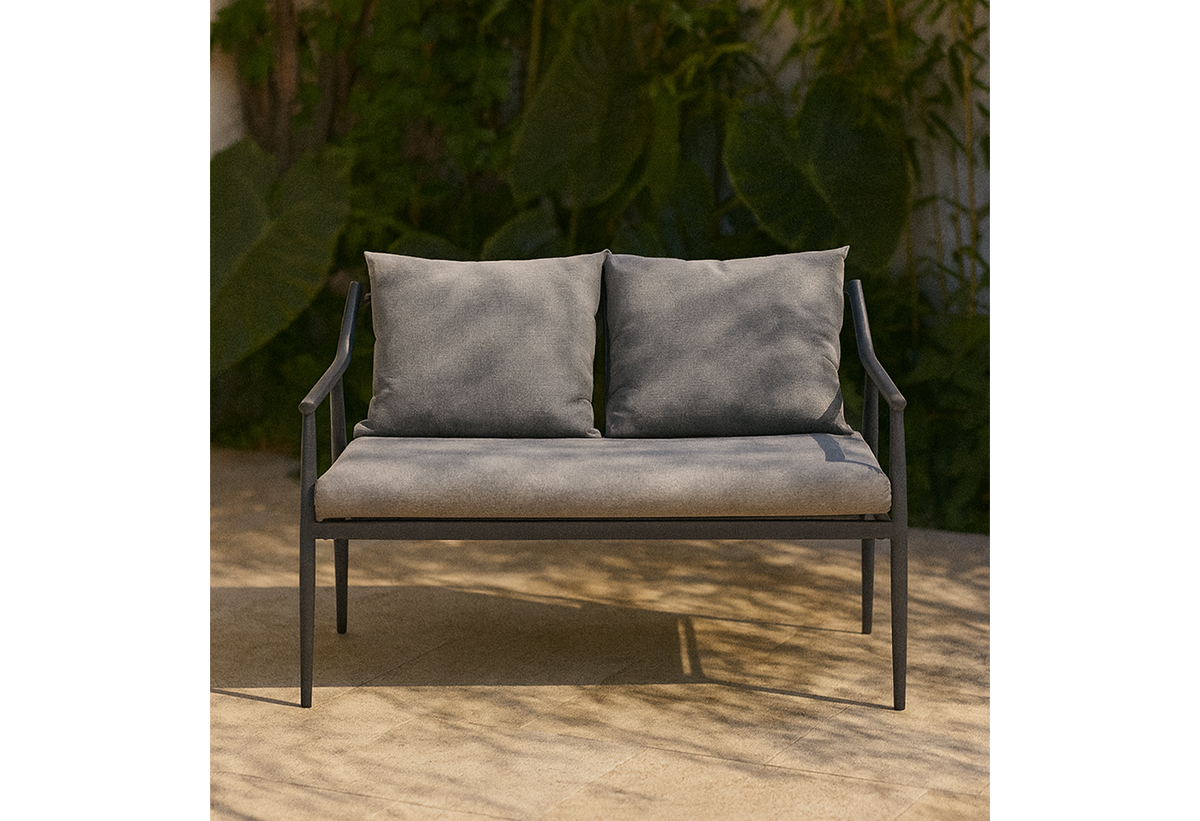 Απεικονίζεται ο καναπές.